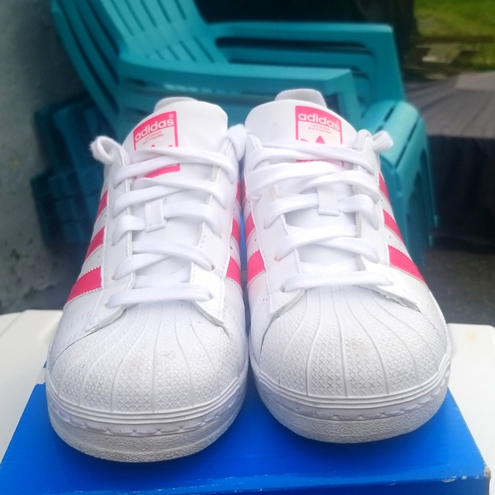 Superstar white and hot pink adidas Size 7 (Big Boys)